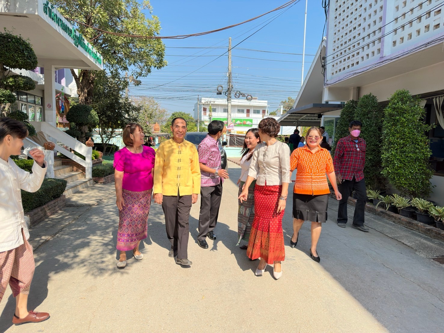 title - รณรงค์แต่งกายผ้าไทยผ้าพื้นเมือง ภายใต้โครงการส่งเสริมอัตลักษณ์ ความเป็นไทยผ่านวัฒนธรรมการแต่งกายกายผ้าไทยเพื่อสร้างการรับรู้และปลูกฝังความภาคภูมิใจในความเป็นไทย ประจำปีงบประมาณ พ.ศ.2568